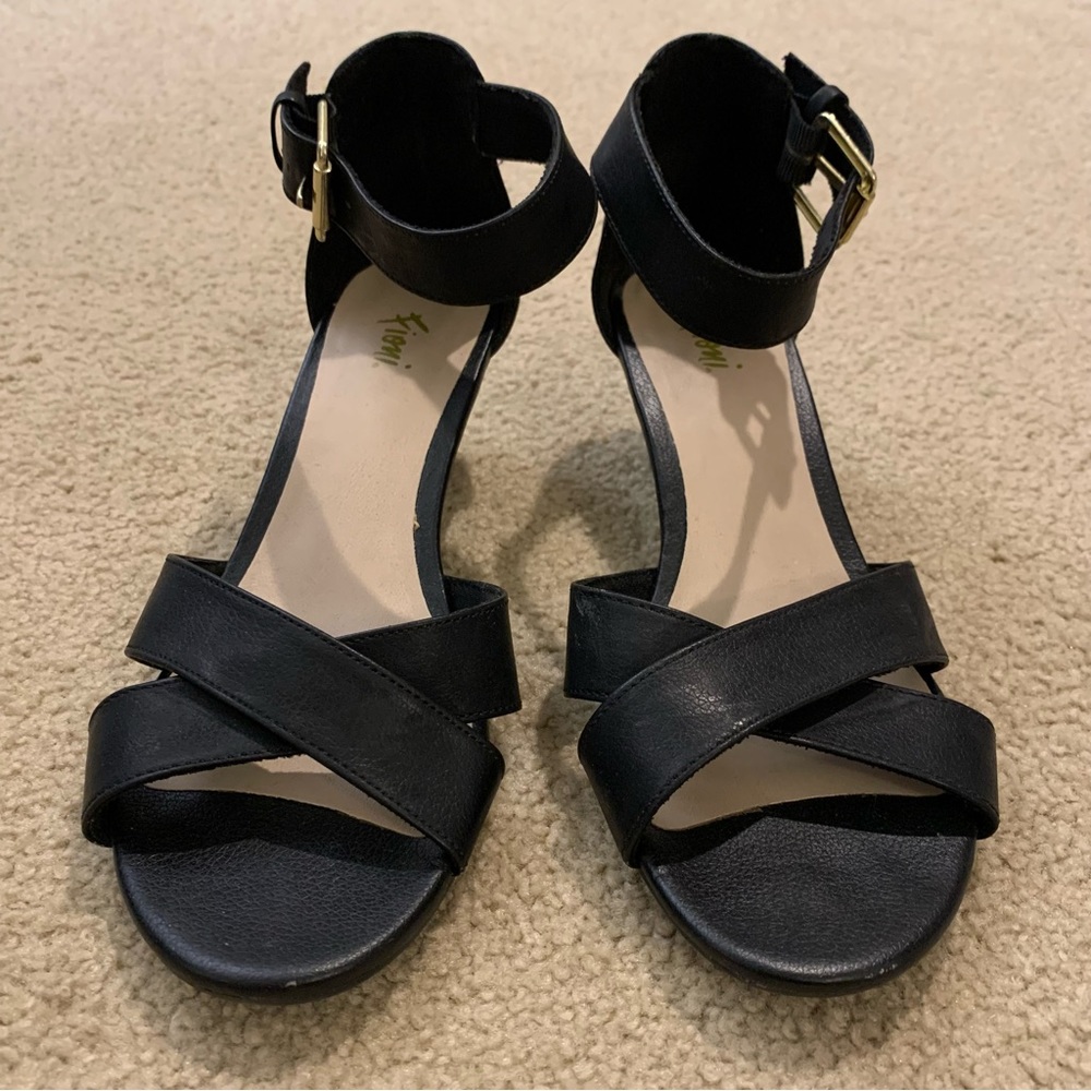 Fioni Black Wedged Sandal Heels